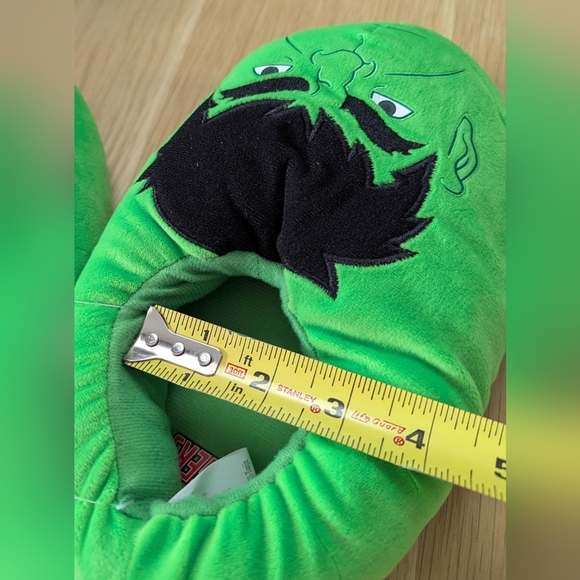 NWT Marvel Avengers Green Hulk Kids Unisex Plush Mooshy Slippers (Sz. Small 7/8) - Picture 10 of 15